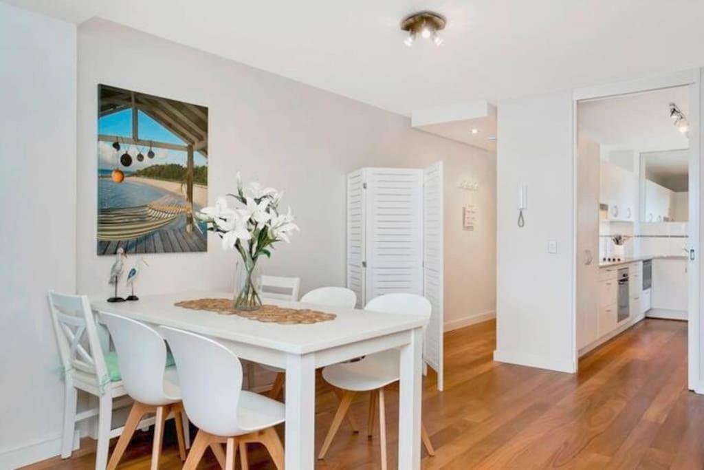 Man29 - Beautiful 2 Bedroom Manly Wharf Views *